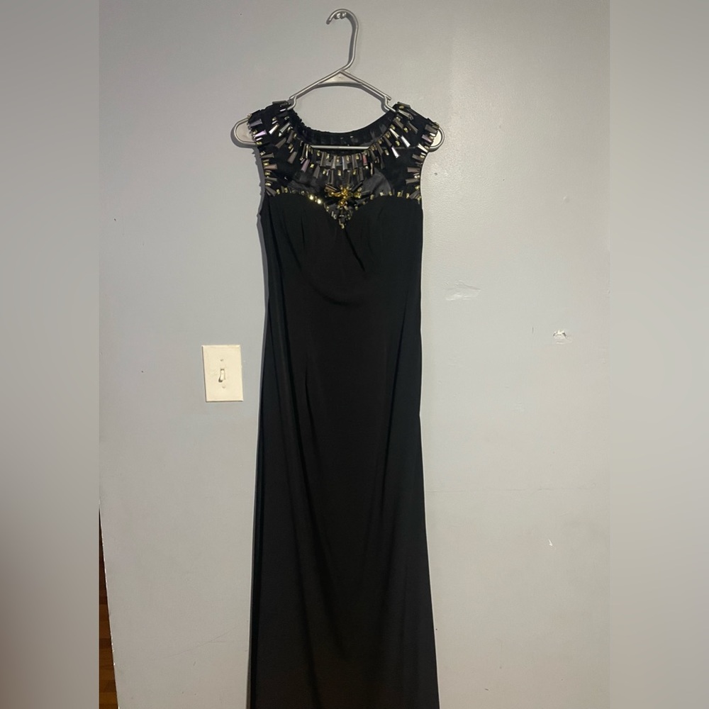 Dave and Johnny evening gown. Size 7/8 
Never worn